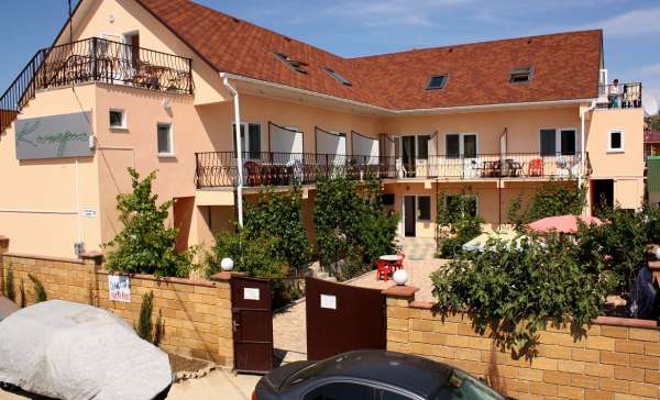 Судак, гостевой дом «Кипарис»