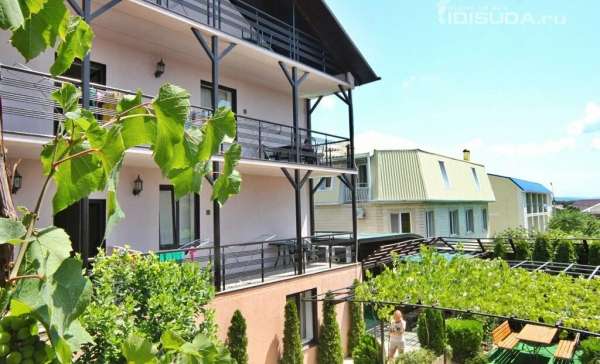 Голубая бухта, гостевой дом «Баден Баден»