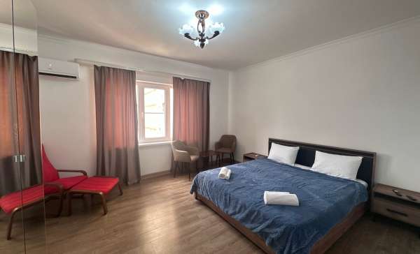 Сухум, двухкомнатная квартира с балконом на Массиве Гумиста