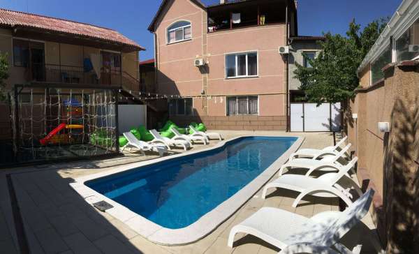 Феодосия, «F-Hotel»