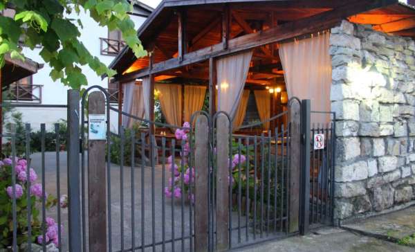 Бабушера, отель «Алаку»