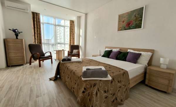 Севастополь, просторная квартира в 10 минутах ходьбы от пляжа «Адмиральская Лагуна»