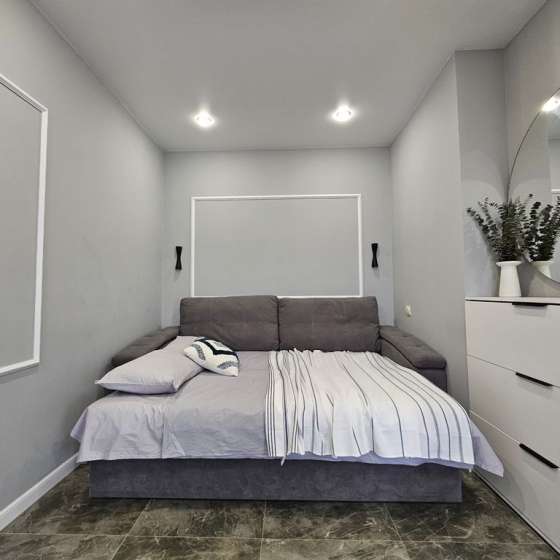 Студия с дизайнерским ремонтом