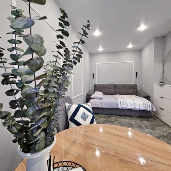 Студия с дизайнерским ремонтом