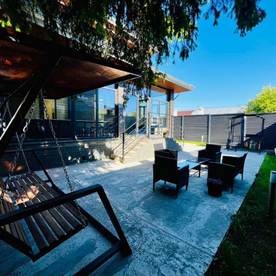 Просторный коттедж с джакузи и сауной в центре