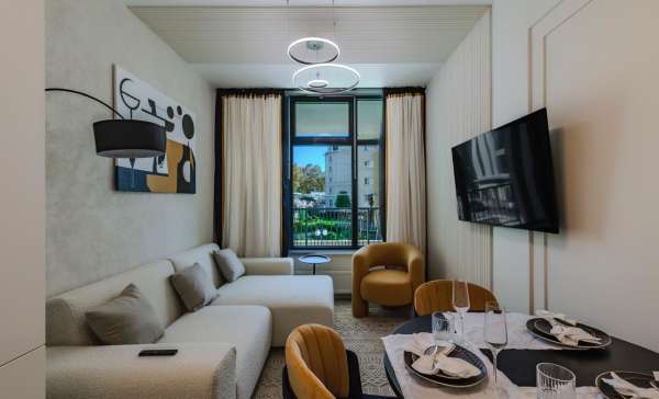 Сочи, двухкомнатные апартаменты LUX с одной спальней (2 этаж) Brevis Rents