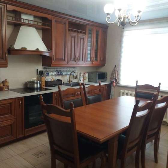 Улучшенная трехкомнатная квартира рядом с гостиницей