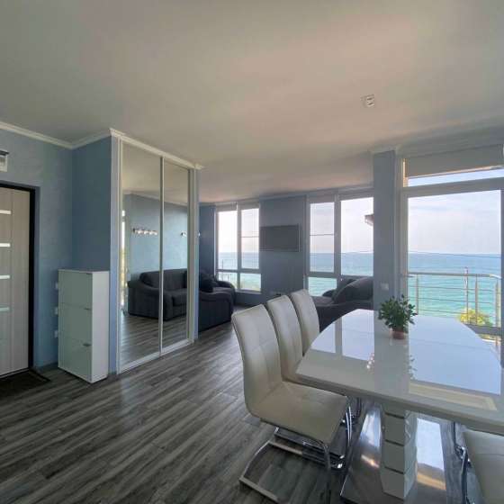 Студии на первой линии у моря