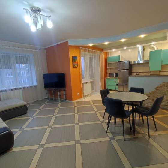 Двухкомнатная квартира с огороженной территорией