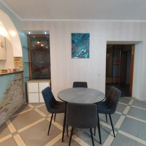 Двухкомнатная квартира с огороженной территорией