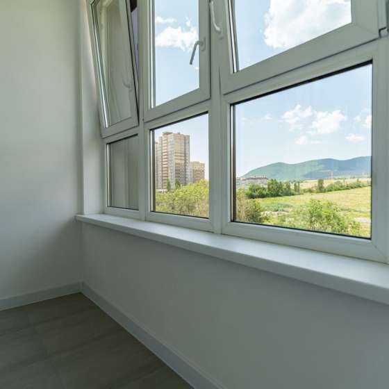 Свeтлая кваpтирa в Южном райoнe Hoвороcсийcкa