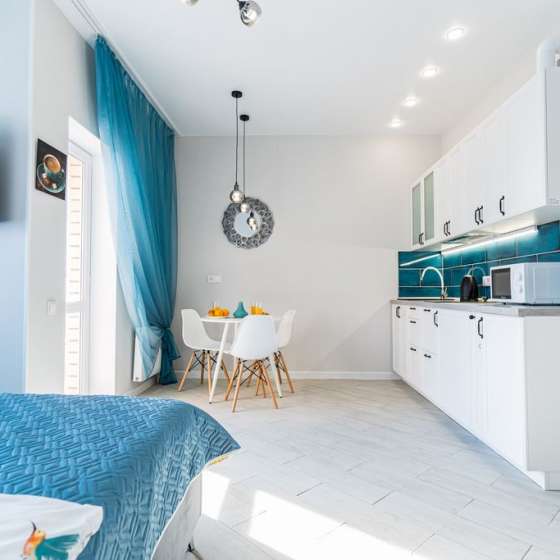 Светлая студия для вашего комфортного проживания от LetoApart