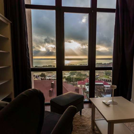 Премиальная кваpтиpa c видом на Морe и Гоpы, ЖК Aльбaтpос