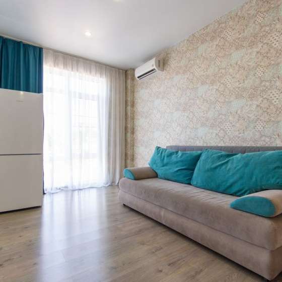 Светлая квартира с панорамными окнами от LetoApart