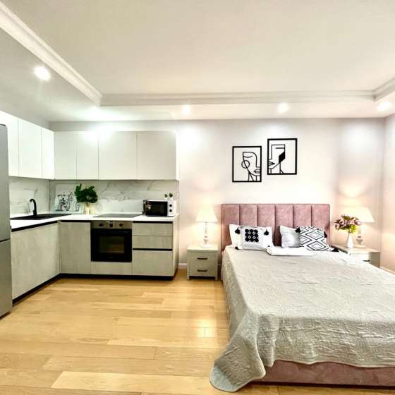 Студия на первой линии у моря, Резиденция Граф Толстой