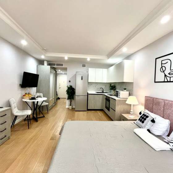 Студия на первой линии у моря, Резиденция Граф Толстой