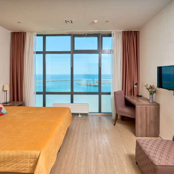 Брэвис Делюкс ЛаМар (3-х комнатные апартаменты) с панорамным видом на море